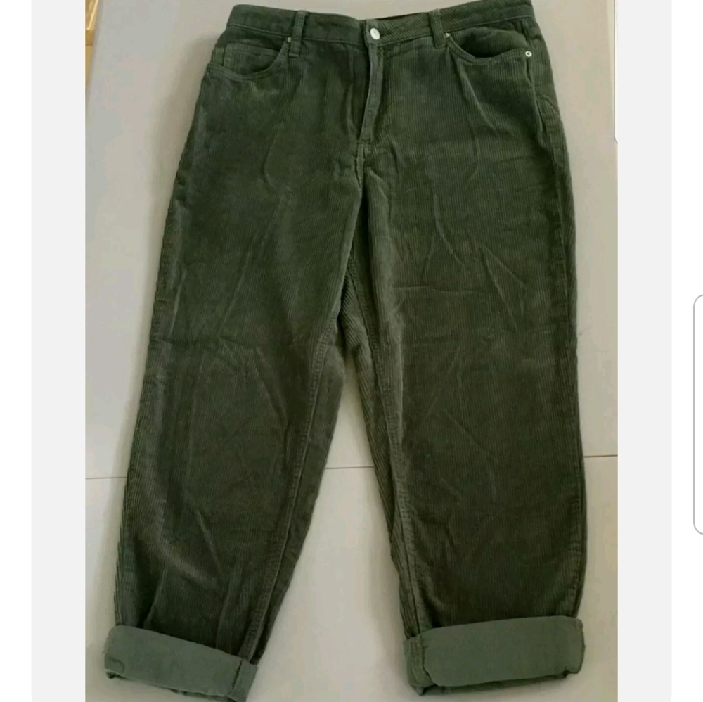 BDG - Green Corduroy SZ 31